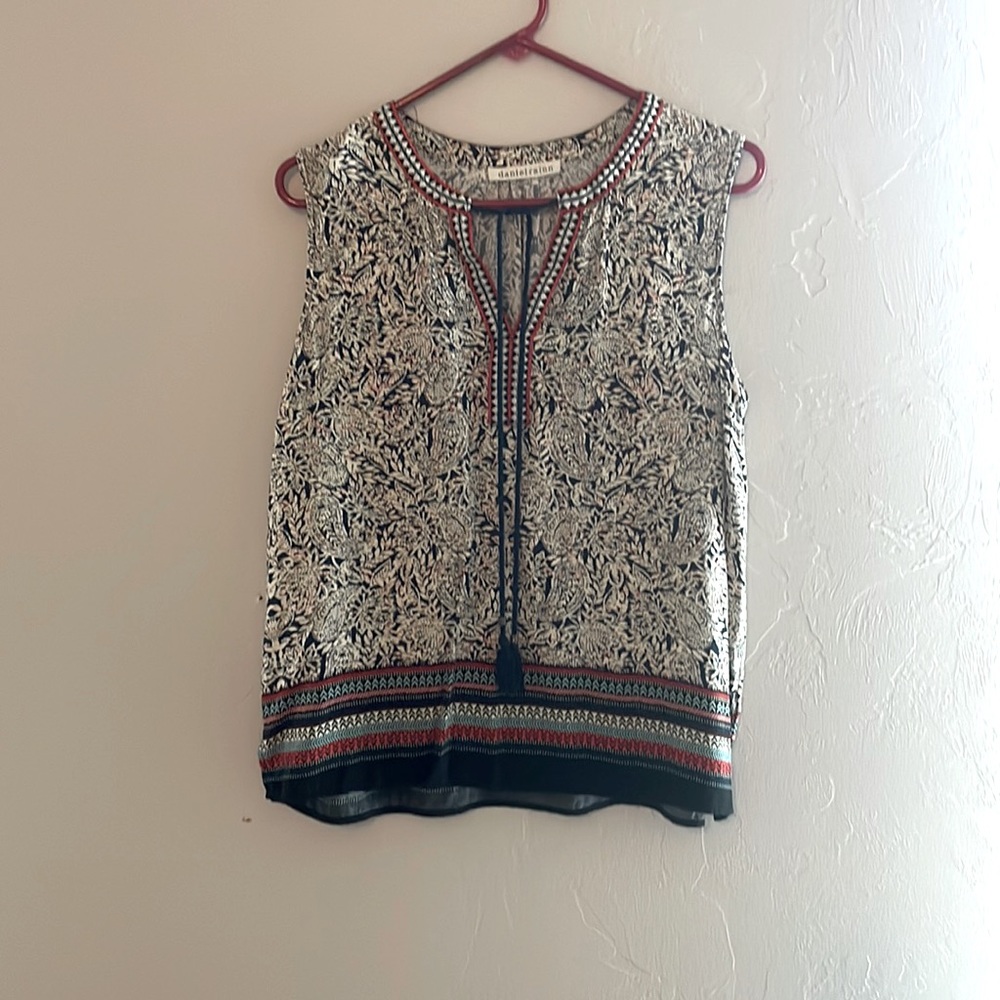 Work house with embroidered collar